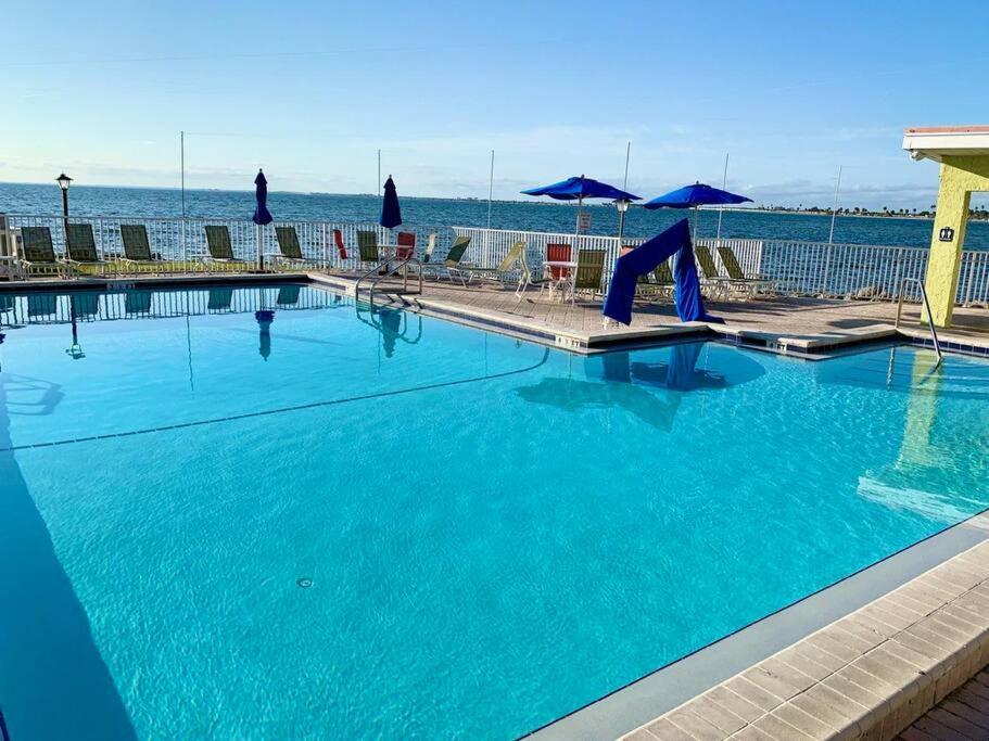 Tropical Serenity-Water View Heated Pool Tiki Bar Tampa Buitenkant foto